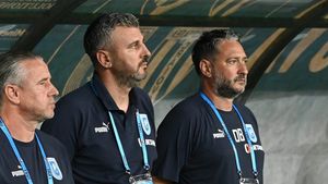 Antrenorul Universităţii Craiova, dorit de Laurenţiu Reghecampf în staff la Al Taee | EXCLUSIV