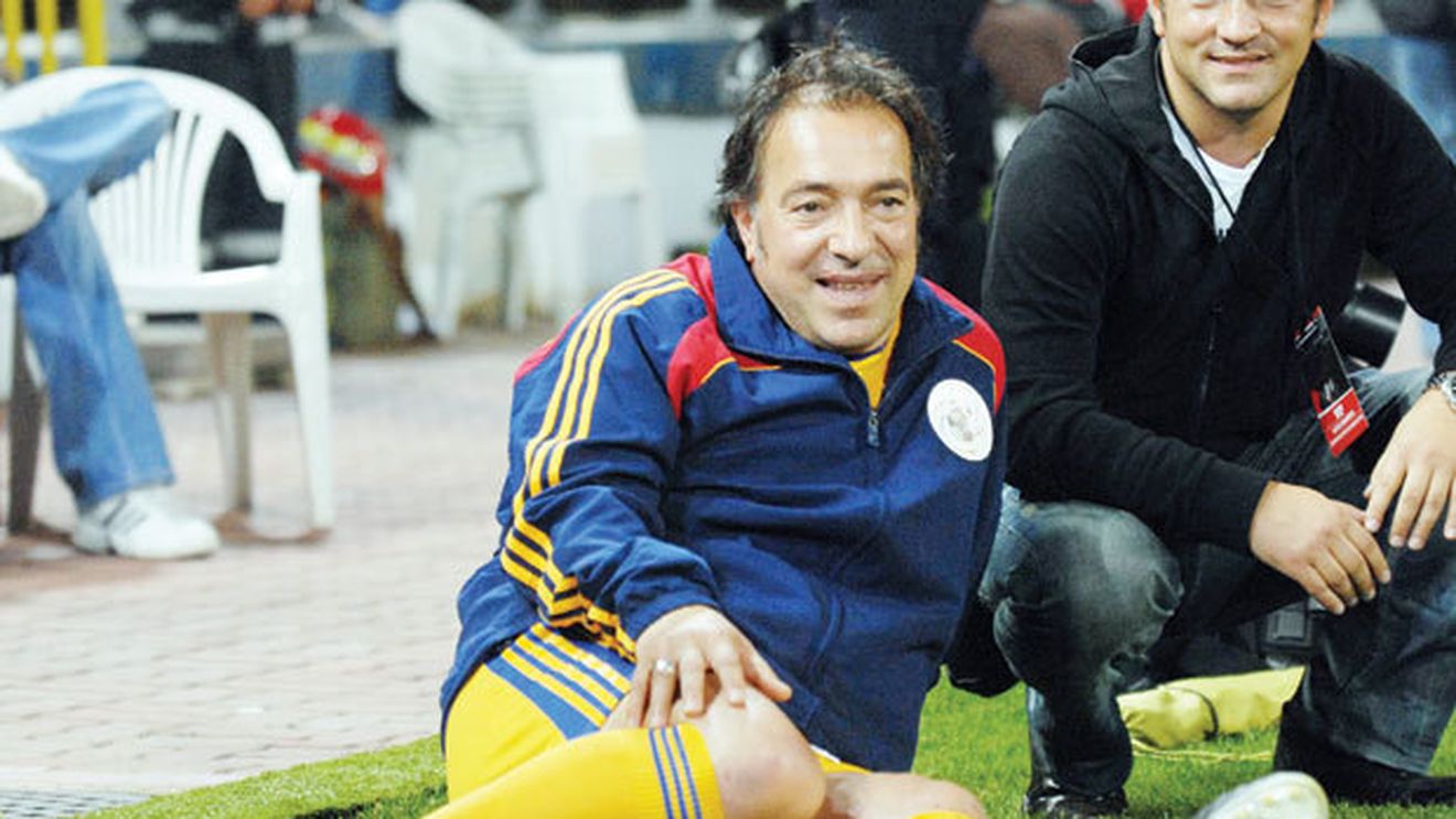 Marcel Răducanu atacă: "Jucăm numai cu muncitori? Fotbalul se joacă pe gazon, nu în fabrică. Din cei 23... doar patru mai știu ceva"