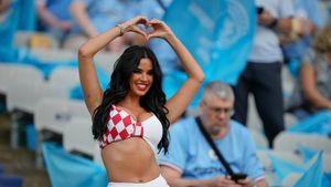 Femeia care i-a făcut pe toți bărbații de la finala Ligii Campionilor dintre Manchester City și Inter Milano să întoarcă privirile! E celebră pentru aparițiile sale, dar acum a depășit orice imaginație | GALERIE FOTO