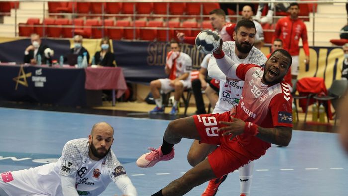 Dinamo, repriză fantastică cu Veszprem, în Liga Campionilor! Maghiarii au câștigat greu, după un meci în care „dulăii” au înscris 30 de goluri: „Ne-am luptat până în ultima clipă!”
