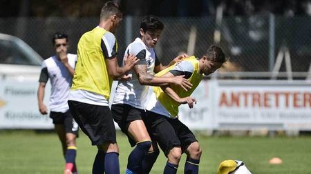 Râpă avea garantat postul de titular, acum e printre cei mai slabi steliști. Ce l-a determinat pe Reghe să îl "renege"