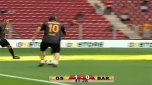 VIDEO - Fază de geniu realizată de Hagi în meciul demonstrativ Galata - Barcelona