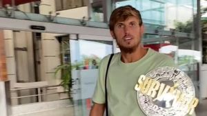 Cine e Steaua: FCSB sau CSA? Alex Delea, câștigătorul de la Survivor România, dă răspunsul la întrebarea care împarte fanii roș-albaștrilor: „De mic sunt stelist”