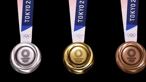 GALERIE FOTO | Cum arată medaliile de la Jocurile Olimpice din 2020. Au fost reciclate 6 milioane de telefoane mobile pentru realizarea lor