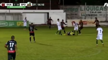 Jucătorul brazilian care a lovit intenționat un arbitru în cap a fost interzis pe terenul de fotbal doi ani de zile!