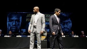 VIDEO Biletele pentru partida Mayweather  vs Pacquiao, s-au epuizat în 60 de secunde! Un bilet, scos la vânzare pe net cu 128.705 de dolari. "Meciul secolului" va putea fi urmărit LIVE în România

