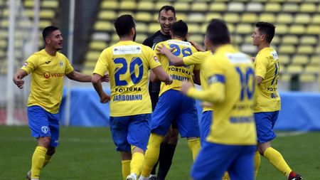 Misiune dificilă pentru Petrolul în restanţa cu Turris. Cu o victorie, ”lupii” urcă pe loc direct promovabil, însă la Turnu Măgurele n-a câştigat niciun adversar în acest sezon