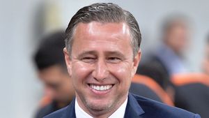 OFICIAL | Reghecampf s-a înțeles cu Al-Wahda! Durata contractului și clauza pusă de șefii clubului