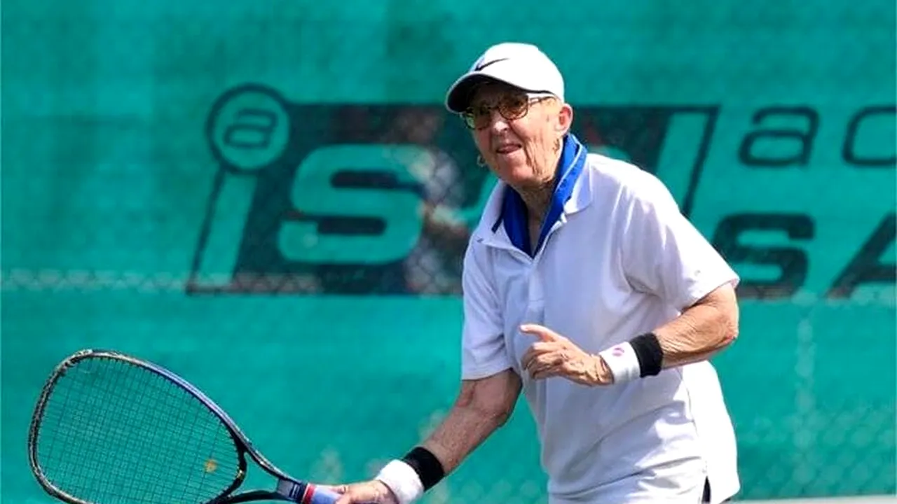 Poveste ireală în tenis! O jucătoare în vârstă de 74 de ani a revenit în circuitul profesionist, iar meciul a avut un deznodământ neverosimil | VIDEO