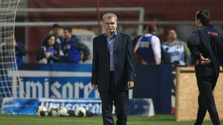 Dinu Gheorghe: "Am vorbit cu liderii galeriei și nu ne aleargă nimeni!"** Mesajul pentru fani