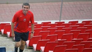 Hagi rămâne departe de Ghencea! ** "Regele" nu a fost prezent la debutul lui Ilie Dumitrescu!