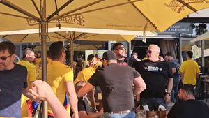 Fanii tricolorilor au împânzit terasele din jurul stadionului din Trnava, înainte de România U21 - Italia U21