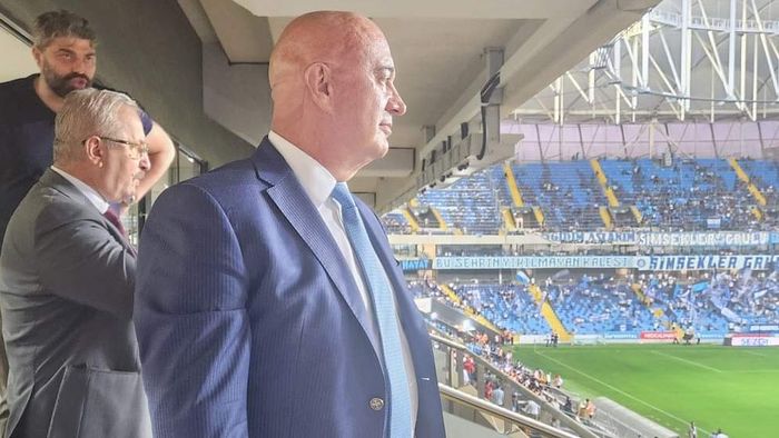 Apariție surprinzătoare în lojă! Vasile Dîncu a făcut deplasarea în Turcia pentru Adana Demirspor - CFR Cluj | FOTO