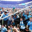 Nebunie în Premier League! Fanii celor de la Manchester City au invadat stadionul, după ce echipa lui Pep Guardiola a întors scorul în doar 5 minute și a câștigat campionatul Angliei