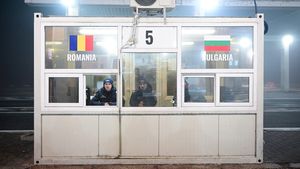 Un român a primit banii cash pentru munca din Bulgaria. Când a întrebat cum trece granița i s-a spus asta: „Ne spui pe unde treci cu maşina. Ia-ți adidaşi mai mari şi îi bagi acolo”