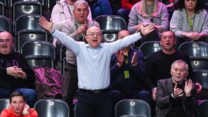 Lovitură bombă între rivalele din Cluj! Emil Boc și U l-au ofertat pe omul-cheie care a plecat de la CFR. EXCLUSIV