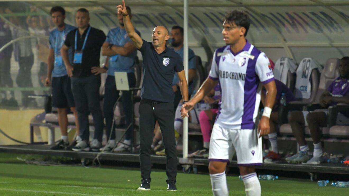 „Te trimit în tribune!”. Bogdan Andone, exasperat de modul în care arbitrii se poartă cu el: „Nu există respect”
