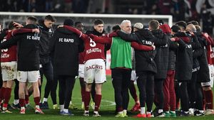 S-a săturat! A fost titular cu Șumudică, dar acum nu joacă și a decis să plece de la Rapid în plin campionat