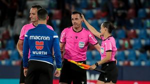 Arbitrul VAR spaniol Estrada Fernandez face acuzații extrem de grave la adresa fostului oficial Negreira și a Barcelonei!