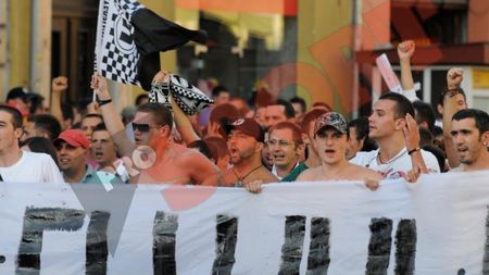 FOTO Peste 1.000 de fani ai "șepcilor roșii" au fost pe Cluj Arena!** Dulca a întrerupt antrenamentul pentru ca jucătorii să discute cu suporterii