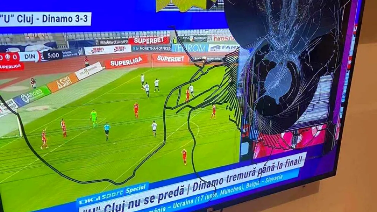 Cine este fanul „câinilor” care a spart televizorul de nervi după ce ardelenii au egalat în prelungirile meciului U Cluj - Dinamo 3-3! A dezvăluit cum l-a făcut praf și ce se întâmplă, acum, când copilul vrea să se uite la desene animate la ecranul găurit!