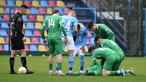 Scene șocante la Voluntari! Un tânăr jucător al CSC Dumbrăvița s-a prăbușit pe gazon, fără să fie lovit. Reacția antrenorului