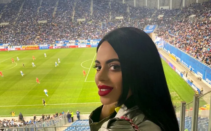 Era considerată cea mai frumoasă angajată de la FRF, dar acum e de nerecunoscut! Cum arată Maria după ce a plecat de la forul condus de Răzvan Burleanu | GALERIE FOTO