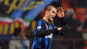 Inter vrea să scape Chivu, alte două SUPER echipe se bat pentru el:** "Știm că îl vrea Realul, dar vom face tot posibilul să-l luăm noi"