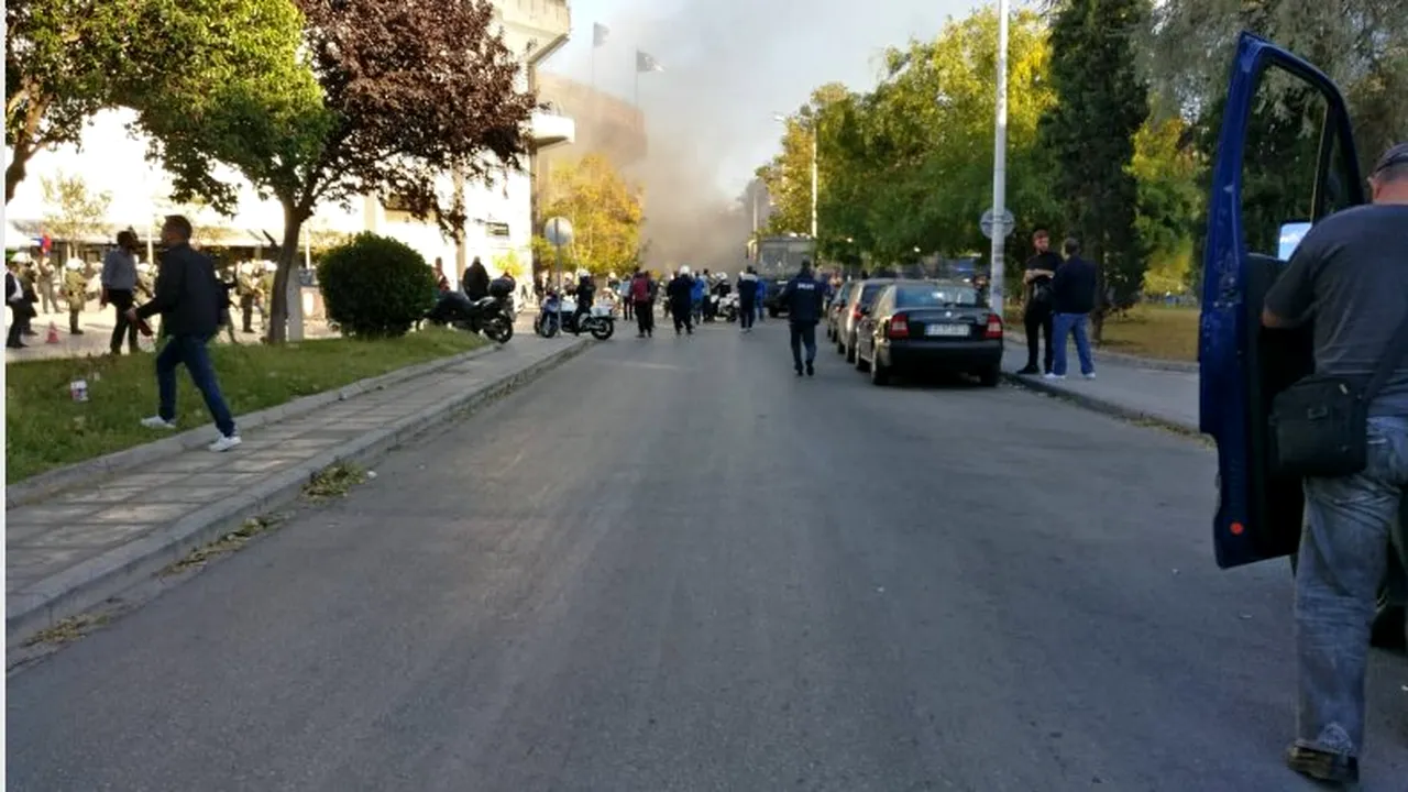 Incidente înaintea derby-ului PAOK - Aris! FOTO & VIDEO | Cocktailuri Molotov și gaze lacrimogene pe străzile de lângă Toumba