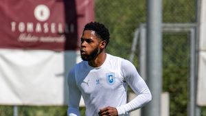 Ce se întâmplă cu ultimul transfer făcut de Universitatea Craiova în această vară! Motivul pentru care nu a debutat. EXCLUSIV