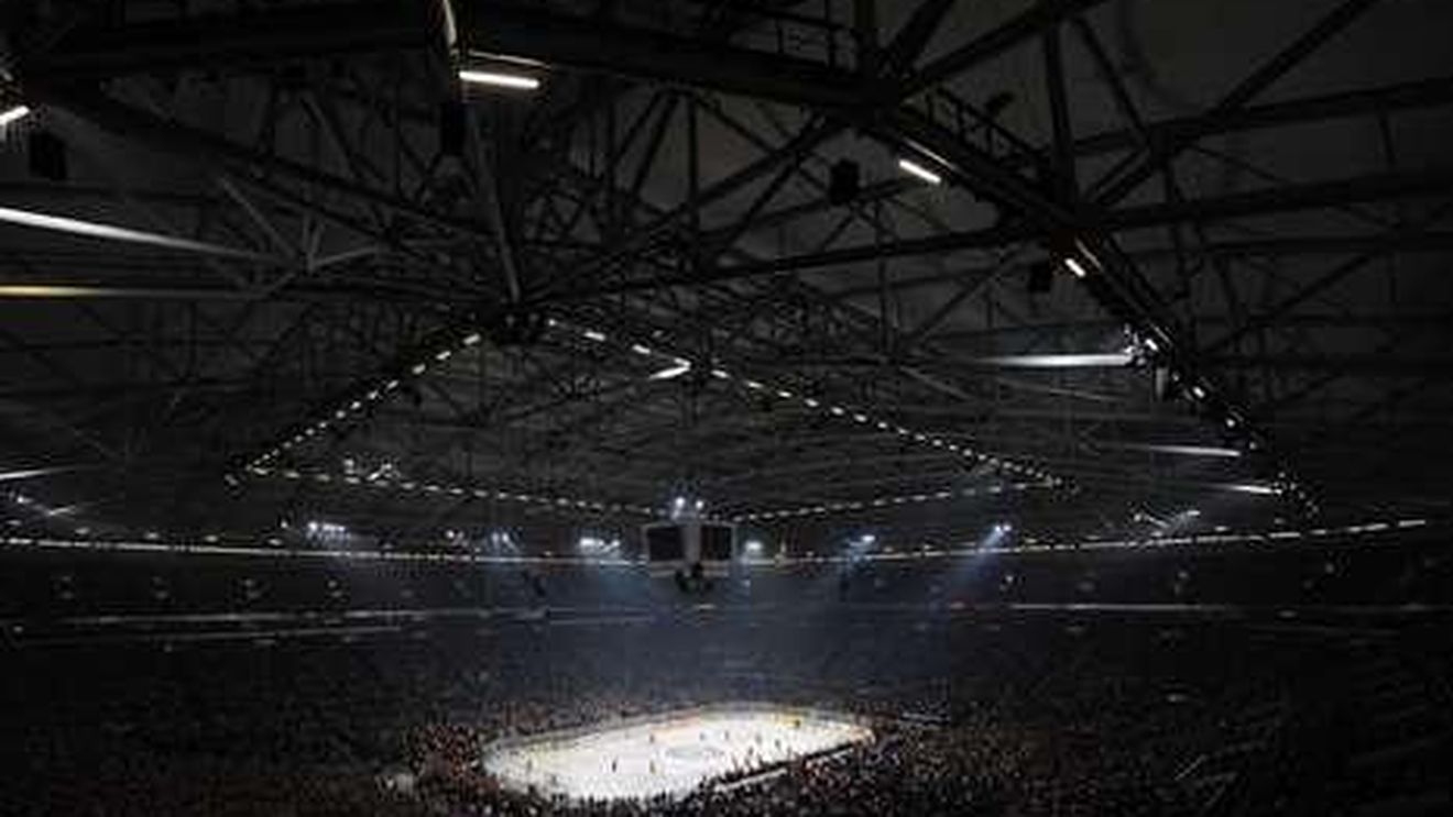 SUPER FOTO| Record mondial pe arena lui Schalke! 77.803 de fani la un meci de hochei!
