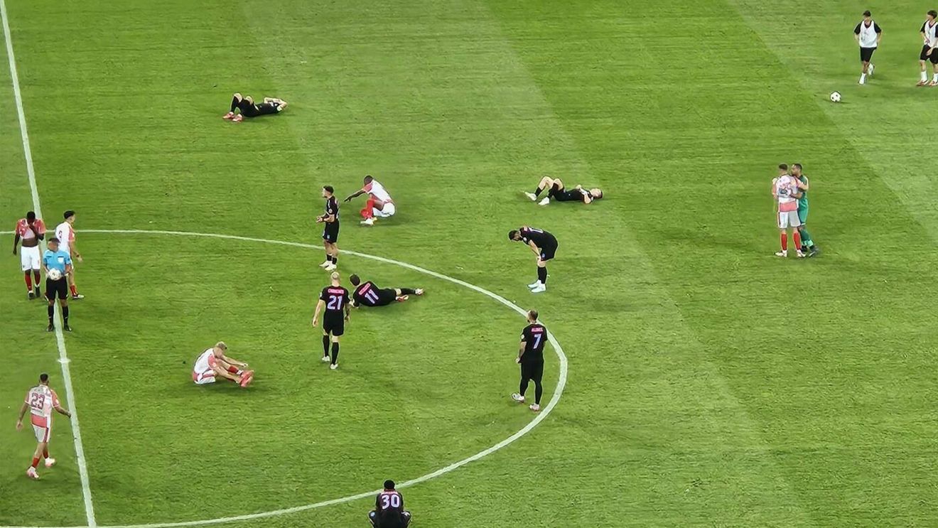 Ce au făcut fotbaliştii FCSB după eşecul cu Dinamo. Fanii au explodat: „Ruşine, ruşine, ruşine să vă fie!”
