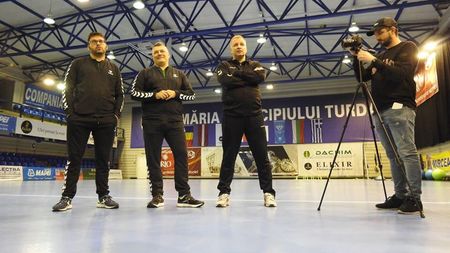 Update pentru handbalul românesc la Turda și București. „România trebuie să se îndrepte mai mult către un joc în viteză, de explozie, genul de handbal pe care îl vedem mai des în Europa de Vest” + Meci caritabil jucat de mari campioni