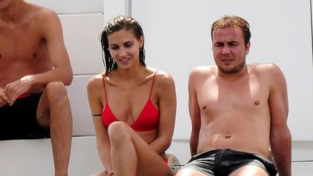 FOTO! Cum și-a încărcat Mario Gotze bateriile pentru noul sezon. Imagini din vacanța în care a fost alături de iubita lui