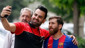 Toată lumea vrea să facă poze cu ei, însă nu sunt cine par a fi. Sosiile de fotbaliști care i-ar induce în eroare chiar și pe cei mai fanatici suporteri | GALERIE FOTO