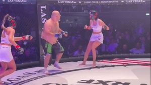 Bătaia ruşinoasă şi scandaloasă din ring dintre un bărbat de categoria grea şi două femei, Roxana şi "Bettyshor", aruncă România în Evul Mediu! Comentatorii s-au dezlănțuit într-un mod grobian: „Wow, ce croşeu! Ea e la pământ! Nici el nu mai ştie unde lovește”