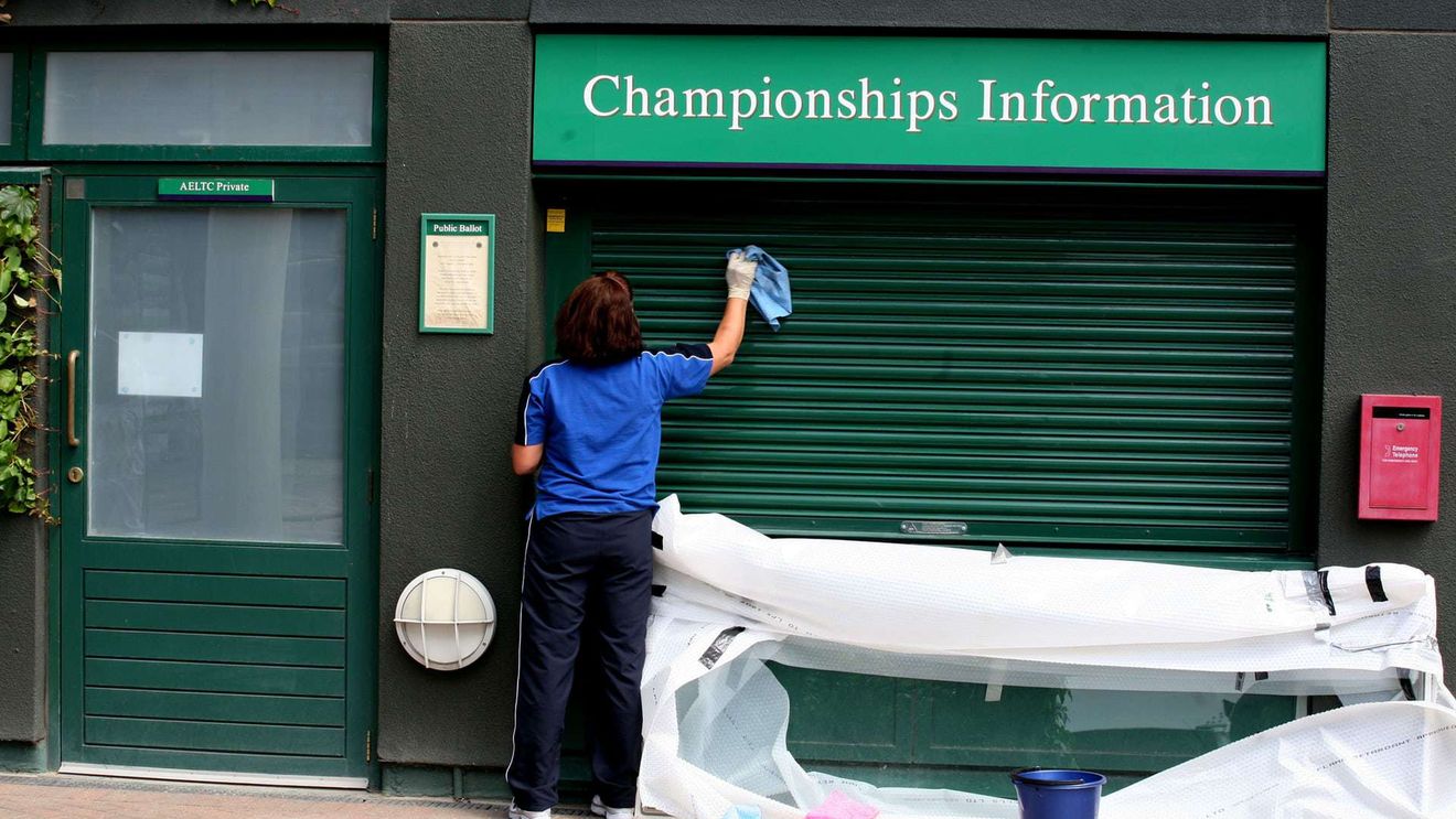 Scandal la Wimbledon. Mai mulți angajați din echipa de curățenie susțin că au mâncat din tomberoanele de gunoi. Pe cine acuză și replica celor învinuiți