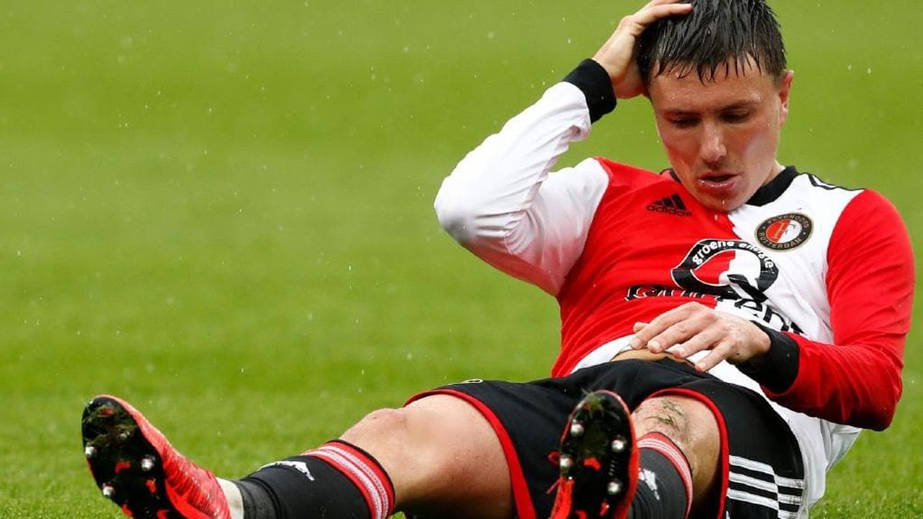 VIDEO | Simularea anului vine din Eredivisie. Un jucător de la Feyenoord s-a prăbușit pe gazon după o simplă atingere