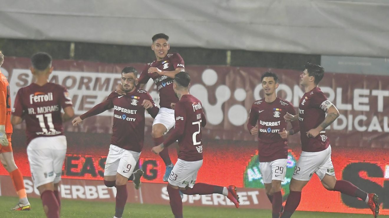 Rapid - CFR Cluj 2-0. Părăsiți de suporteri, giuleștenii înving campioana României prin „dubla” lui Adrian Bălan