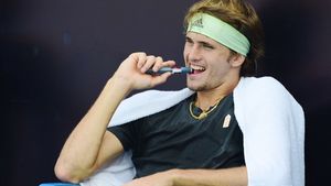 Controversă imensă în jurul unui protagonist de la Turneul Campionilor! Înaintea unui meci decisiv pentru semifinale, este acuzat că a trișat. Imaginile incriminatoare, ce ar încerca acesta să ascundă + răspunsul ATP