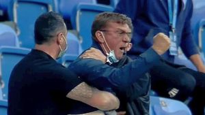 Silvian Cristescu, prima reacție după ieșirea necontrolată de la Craiova - Botoșani: „Croitoru ne-a arătat semne obscene!” + Există jocuri de culise? „Sunt convins. FCSB și CFR, favorizate”