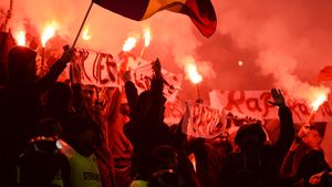 FRF vs suporteri! Federația îi dă în judecată pe fanii care au produs incidente la partida cu Polonia