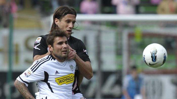 A fost dat afară de Universitatea Craiova, iar acum îi calcă pe urme lui Adrian Mutu. A semnat în Italia!