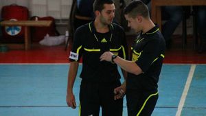 Record de precocitate în handbal. Doi tineri de 21 de ani din Brașov vor "împărți" dreptatea la meciurile din Liga Națională