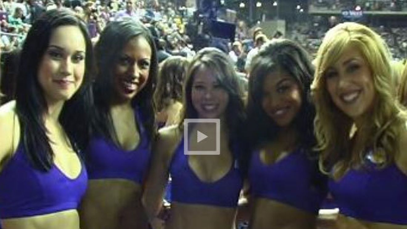 VIDEO HOT** "Dream Cheers" vs "Lakers Girls"!  Pau Gasol, confundat cu Robocop