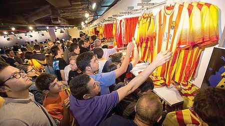 Mândria catalanilor. Tricoul de rezervă al Barcelonei e la fel de bine vândut ca principalul