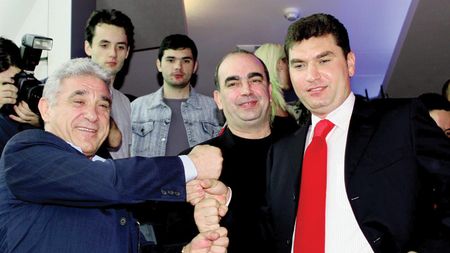 Banii s-au terminat, jocul continuă