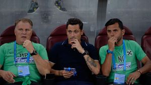 S-a răzbunat Lupescu pe Rădoi? "În regulamentul UEFA nu e prevăzut așa ceva". Istoricul conflictului dintre cei doi