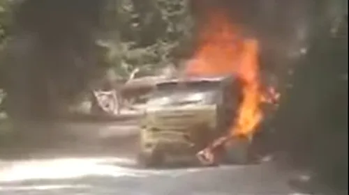 O mașină a luat foc la Raliul Sibiului! Incendiul s-a produs în zona de pădure a staţiunii Păltiniş | VIDEO