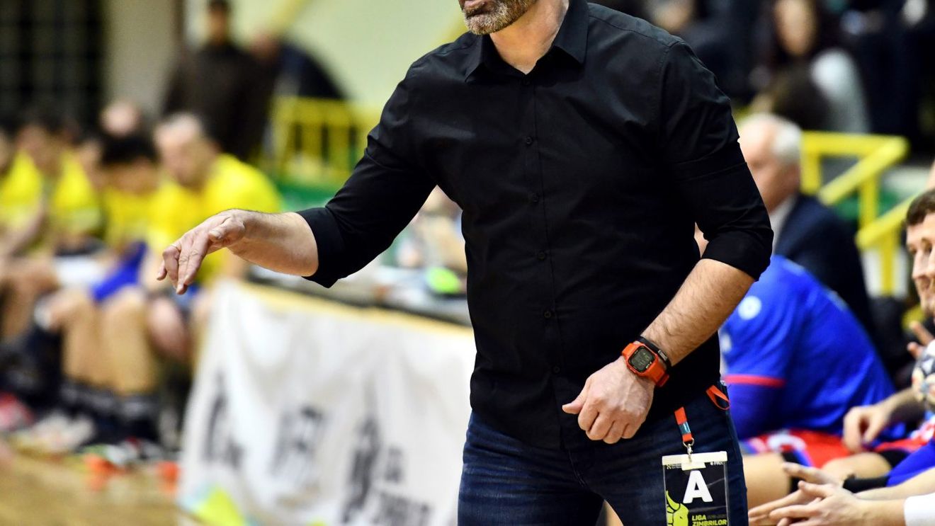 Situația echipei CSM Bacău cu mai puțin de o lună înainte de startul sezonului. „99,9% mergem mai departe”. Sandu Iacob, favorit să fie numit noul antrenor după plecarea lui Adrian Petrea